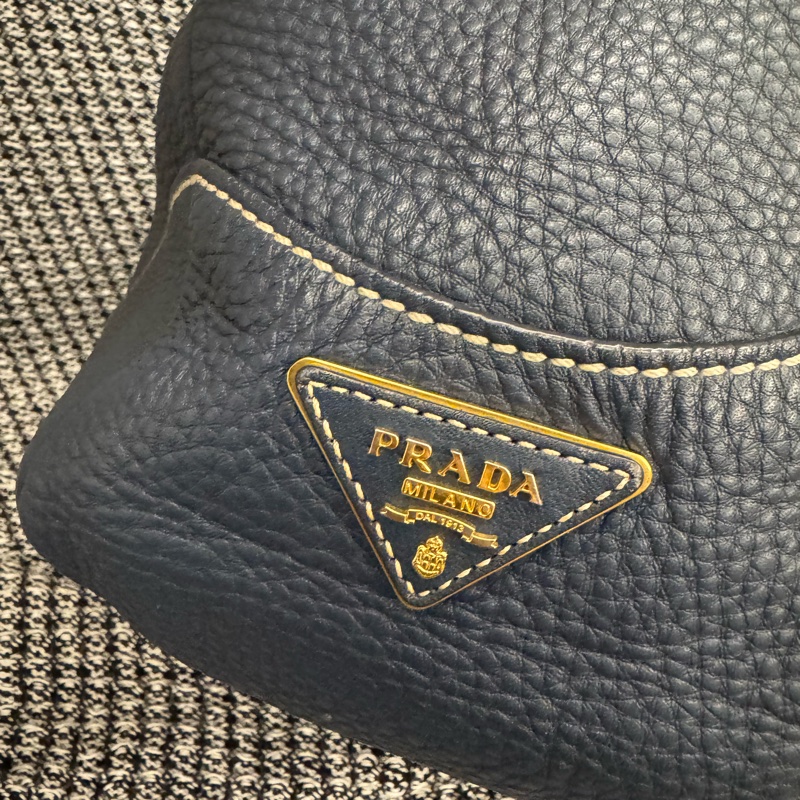 Prada真皮手提托特包-12