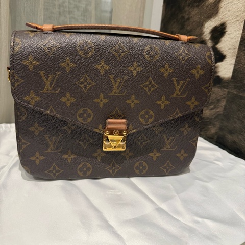 💎LV手提斜背郵差包