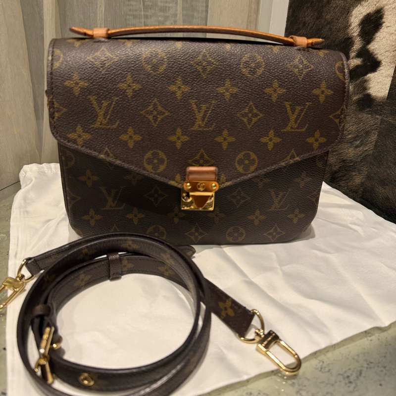 💎LV手提斜背郵差包-1