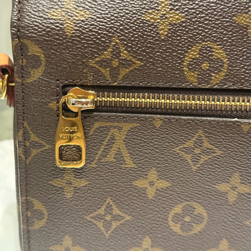 💎LV手提斜背郵差包-6