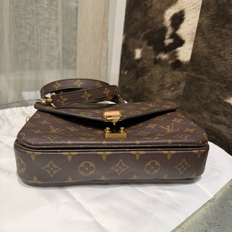 💎LV手提斜背郵差包-7