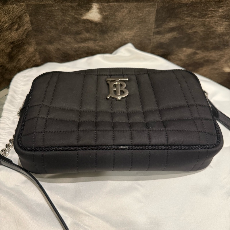 💎BURBERRY Lola絎縫皮革鏈帶拉鍊相機包-4