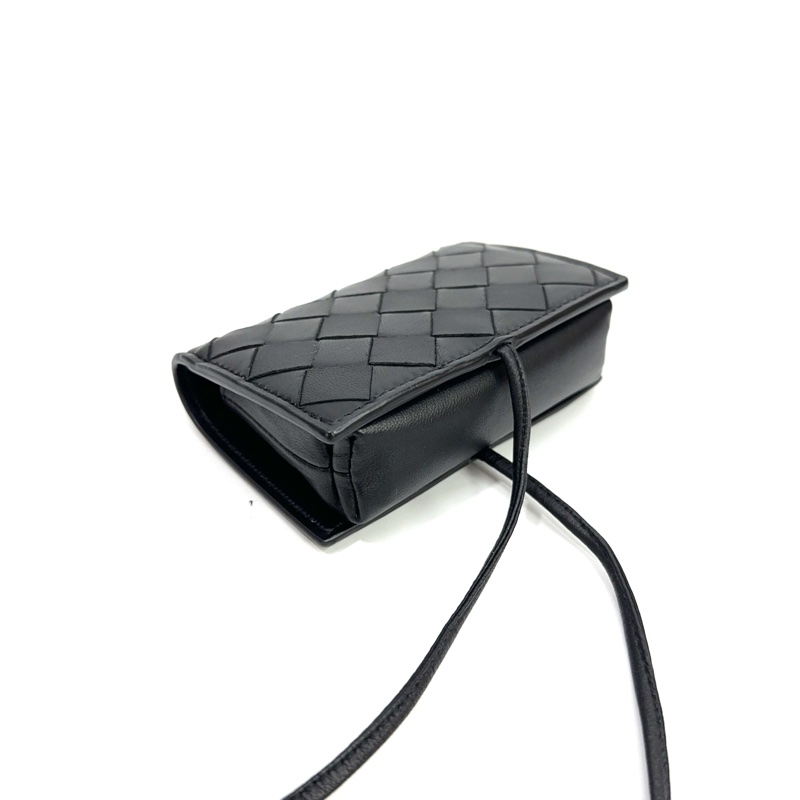 BV 黑羊皮編織下蓋綁帶Mini斜背包-5
