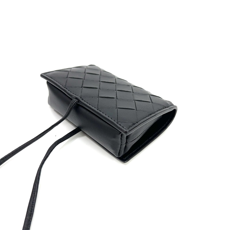 BV 黑羊皮編織下蓋綁帶Mini斜背包-6