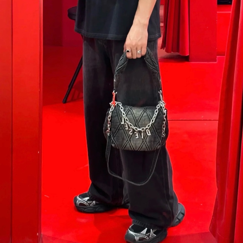 Diesel Charm-D 掛飾logo單肩包 小號 黑色-2