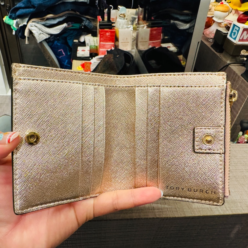 TORY BURCH 玫瑰金防刮皮短夾-1