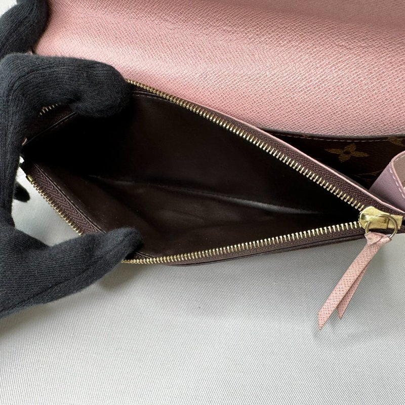 LV Emilie粉釦翻蓋長夾-8