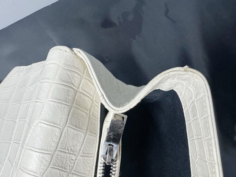 YSL鱷魚皮白色肩背包-16