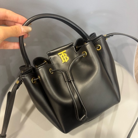Burberry 黑色金釦手提斜背包