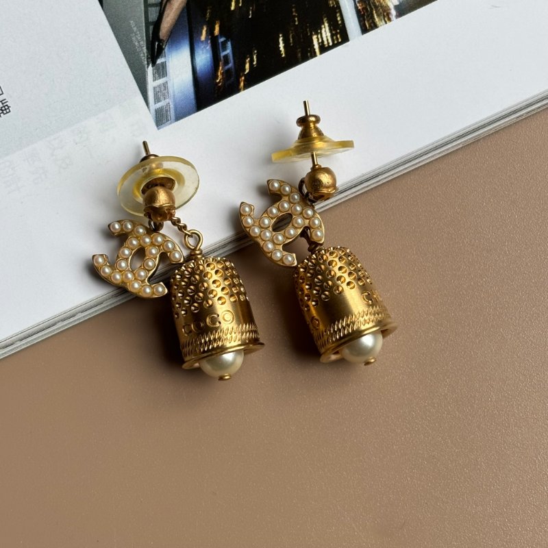 ::CHANEL:: 金色霧面金屬鈴鐺吊鐘造型珍珠墜式耳環-0