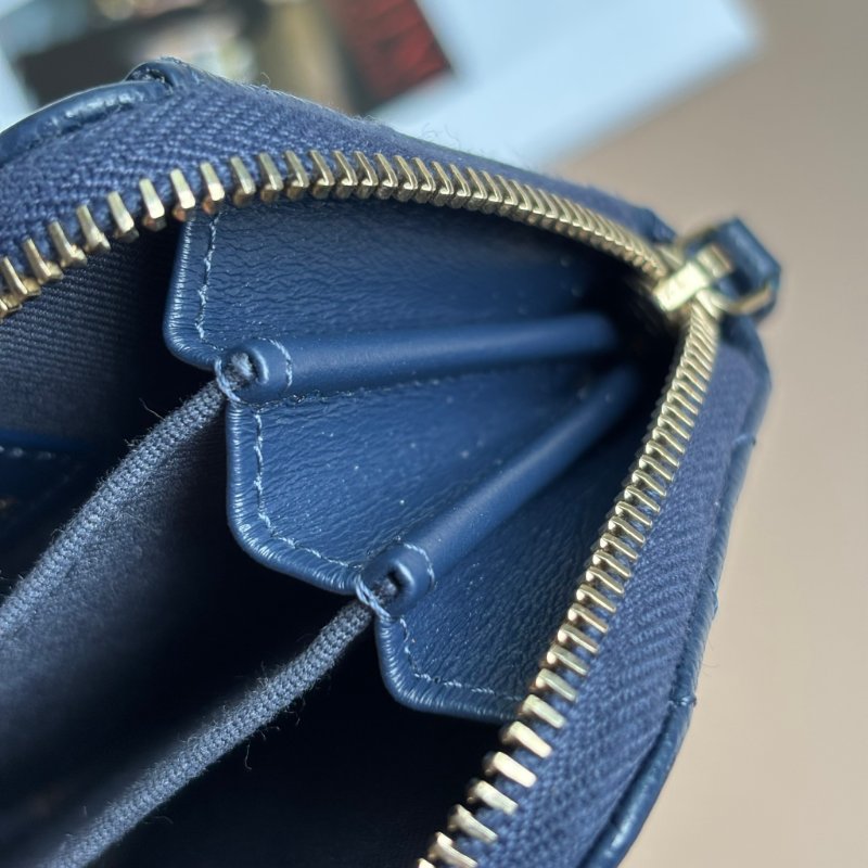 ::CHANEL::海軍藍色菱格荔枝紋牛皮淡金色雙C拉鍊零錢包-16