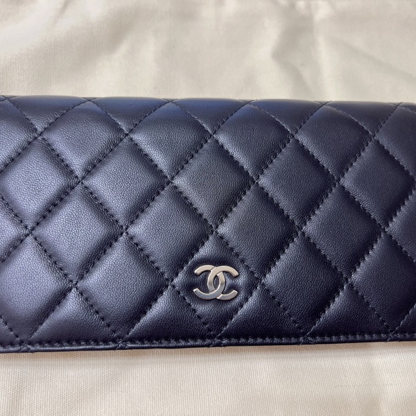 香奈兒羊皮對開長夾(黑)-5