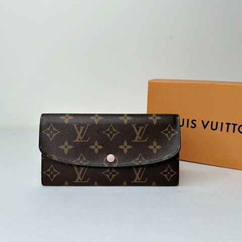 LV Emilie粉釦翻蓋長夾