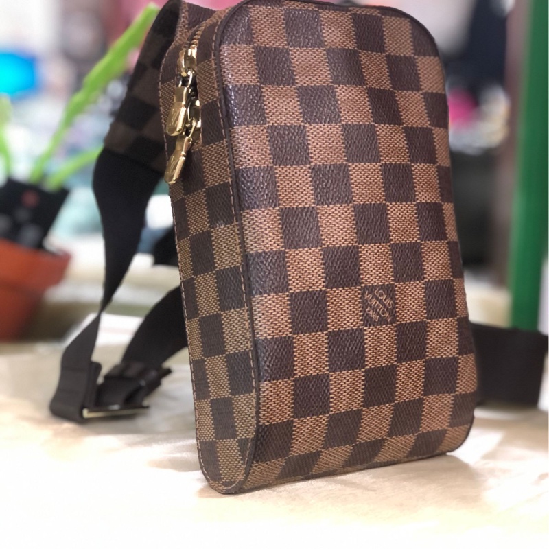LOUIS VUITTON 方格胸包-0