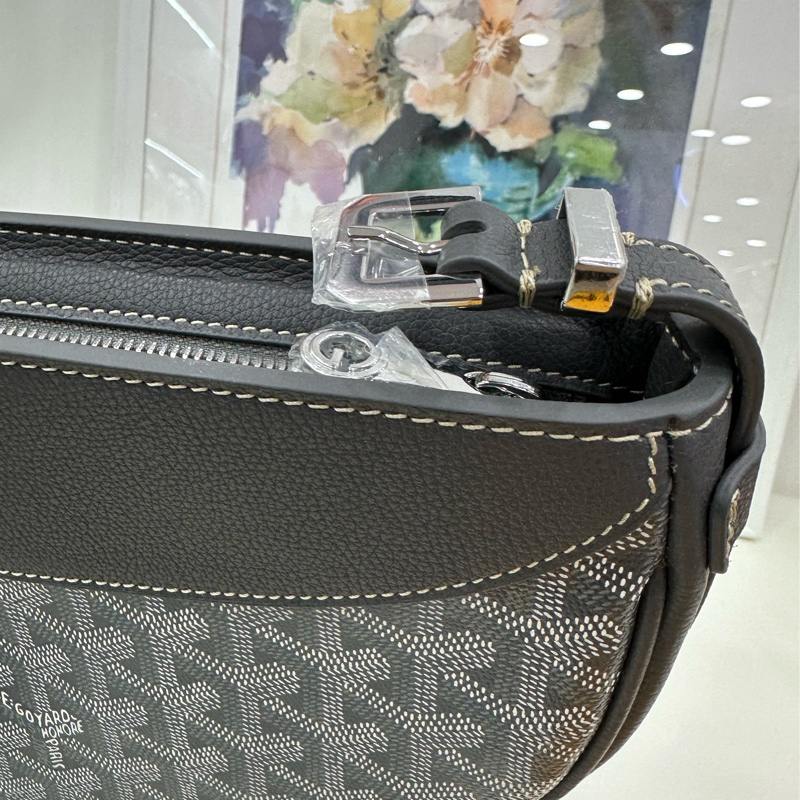 全新goyard/戈雅灰y字滿印hirondelle 月亮包 24年標-7