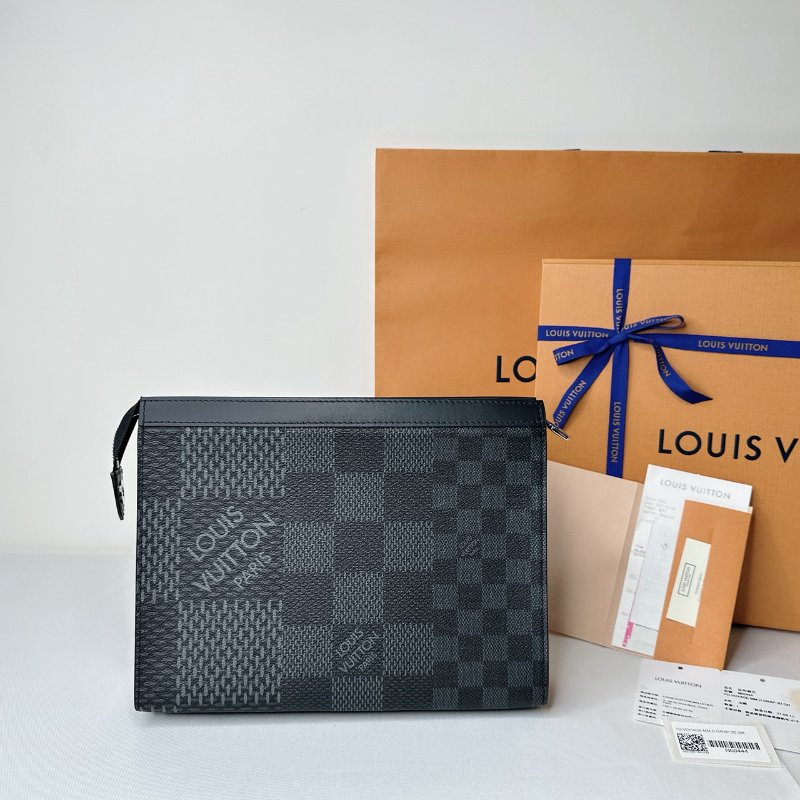 LV 棋盤格Voyage手拿包-1