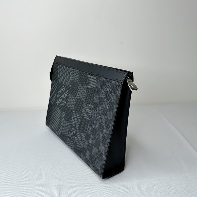 LV 棋盤格Voyage手拿包-4