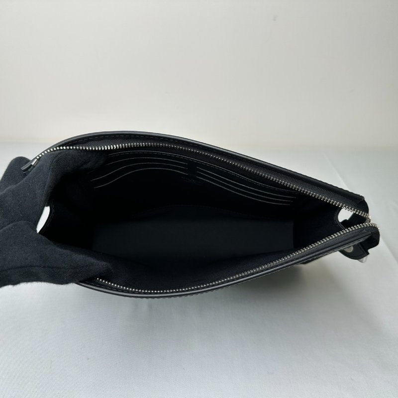 LV 棋盤格Voyage手拿包-6