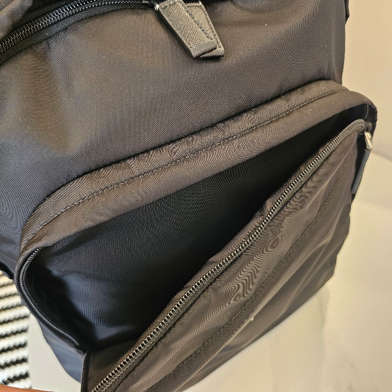 Prada Re-Nylon Saffiano皮革後背包-14