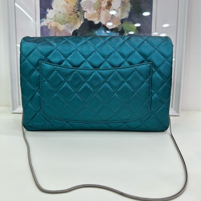 Chanel香奈兒孔雀藍 絕版蛇骨鏈兩用2.55信封包，蛇骨鏈可放到包包裡分分鐘變手包。 12開 氣質不俗，非常輕便實用。-2