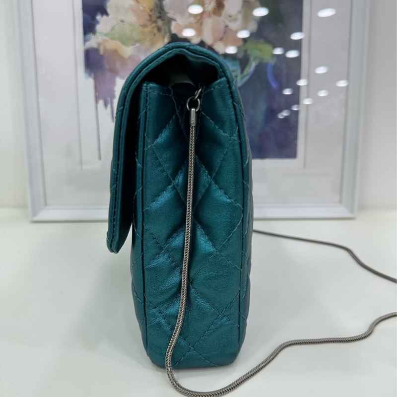 Chanel香奈兒孔雀藍 絕版蛇骨鏈兩用2.55信封包，蛇骨鏈可放到包包裡分分鐘變手包。 12開 氣質不俗，非常輕便實用。-4