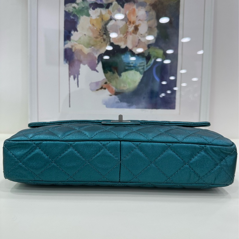 Chanel香奈兒孔雀藍 絕版蛇骨鏈兩用2.55信封包，蛇骨鏈可放到包包裡分分鐘變手包。 12開 氣質不俗，非常輕便實用。-5