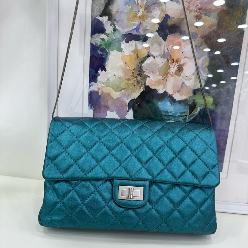 Chanel香奈兒孔雀藍 絕版蛇骨鏈兩用2.55信封包，蛇骨鏈可放到包包裡分分鐘變手包。 12開 氣質不俗，非常輕便實用。-7