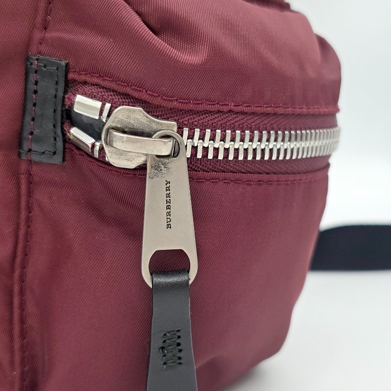 BURBERRY 巴寶莉 THE RUCKSACK 小號 戰馬LOGO 酒紅色 尼龍 扣式 後背包-11