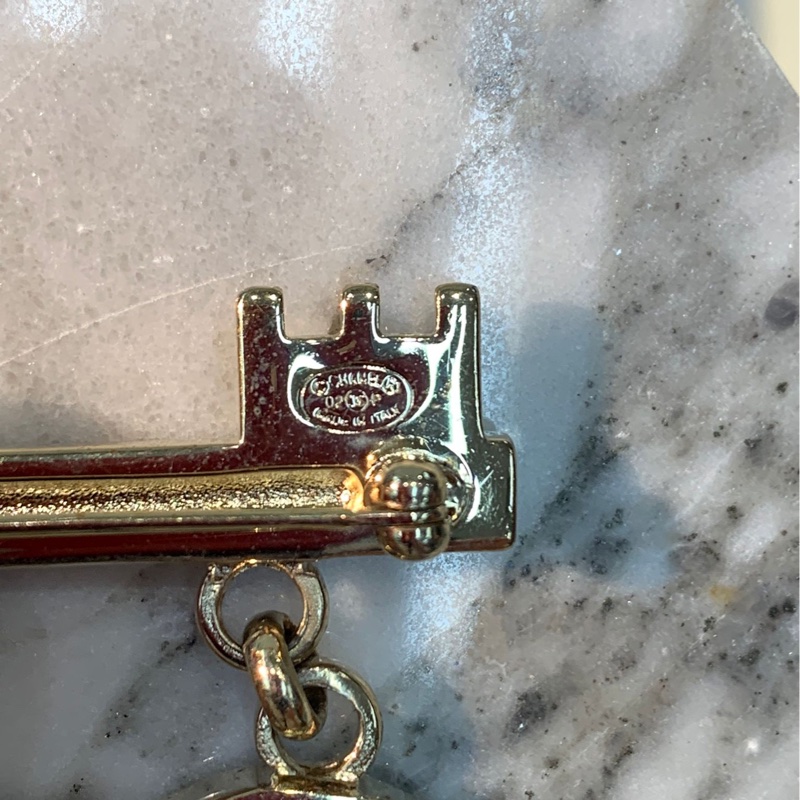 Chanel 粉紅色水鑽心形鎖胸針 X584-17