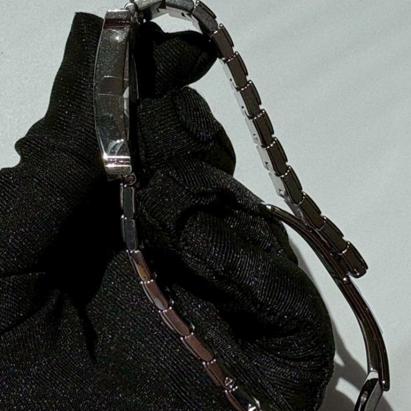 Hermes 不鏽鋼鍊帶銀H面11點鑽女錶-9