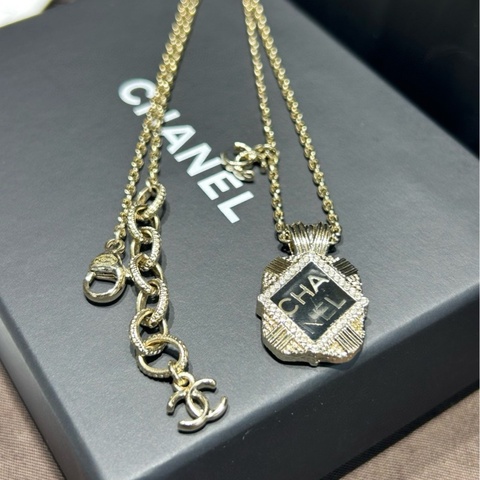 Chanel香奈兒 21A手工坊 黑色香水瓶 菱形水鑽字母項鏈