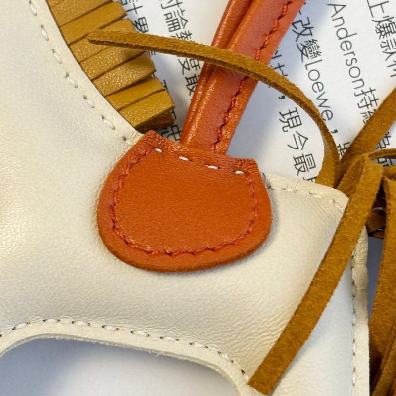 ::HERMES:: Rodeo 奶昔白小馬 x 芝麻色 拼接南瓜橘 吊飾-4