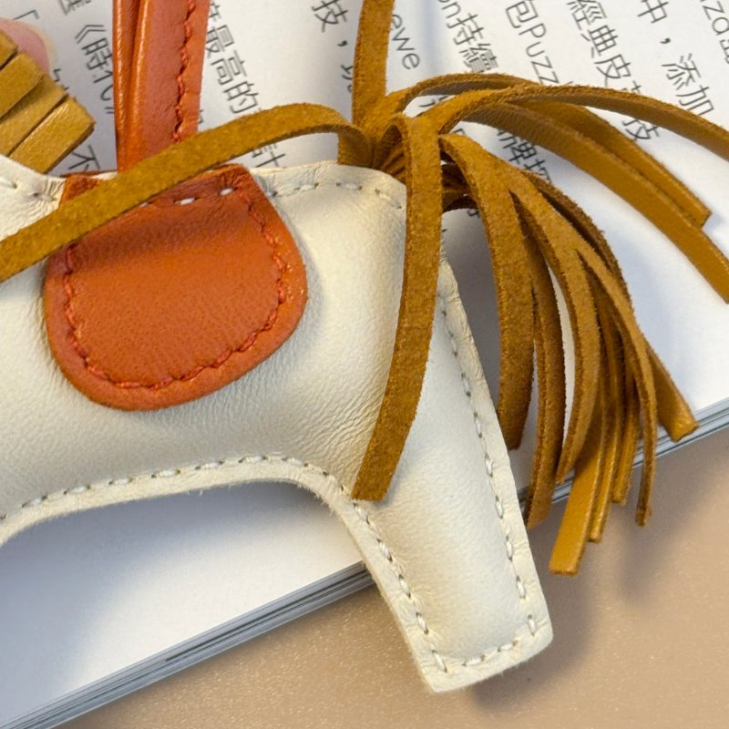 ::HERMES:: Rodeo 奶昔白小馬 x 芝麻色 拼接南瓜橘 吊飾-5