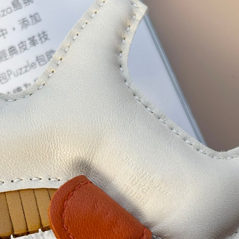 ::HERMES:: Rodeo 奶昔白小馬 x 芝麻色 拼接南瓜橘 吊飾-9