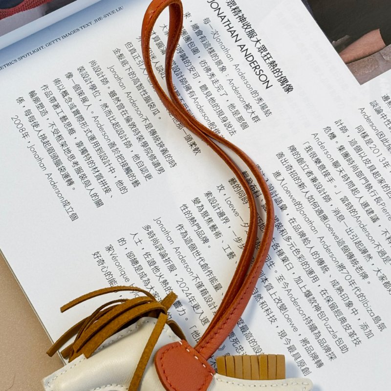 ::HERMES:: Rodeo 奶昔白小馬 x 芝麻色 拼接南瓜橘 吊飾-15