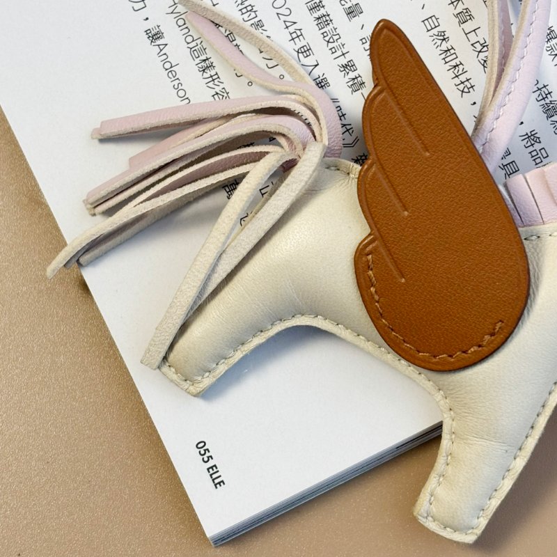 ::HERMES:: Rodeo 奶昔白小馬 x 棕色 拼接淡粉色 吊飾-5