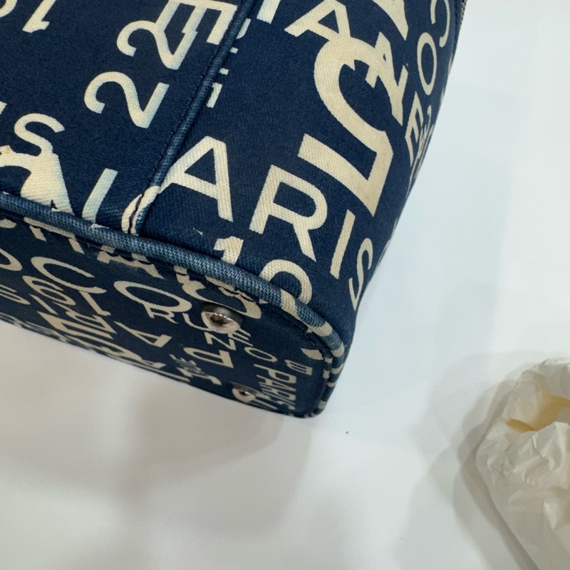 CHANEL 帆布字母塗鴉化妝箱包-10