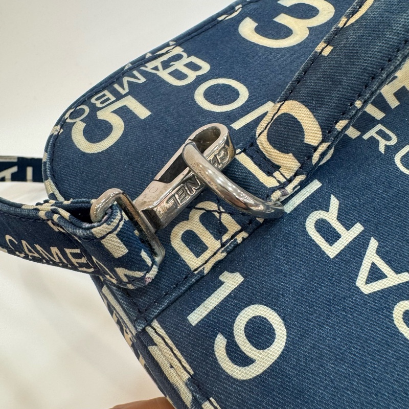 CHANEL 帆布字母塗鴉化妝箱包-14