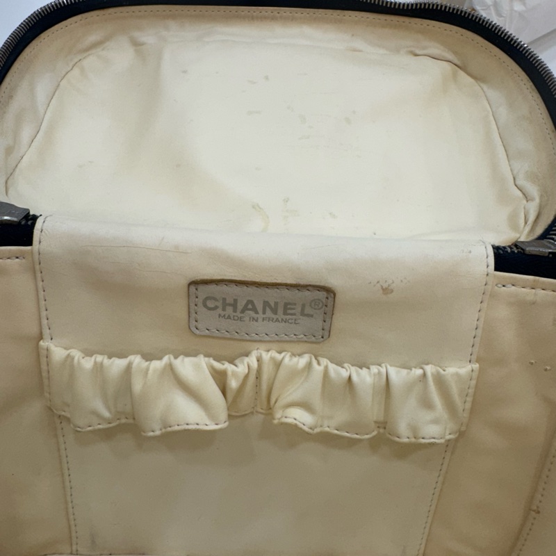 CHANEL 帆布字母塗鴉化妝箱包-16