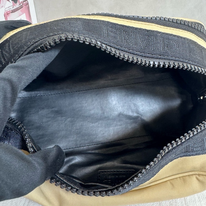 CHANEL奶茶拼黑 帆布手拿包-16