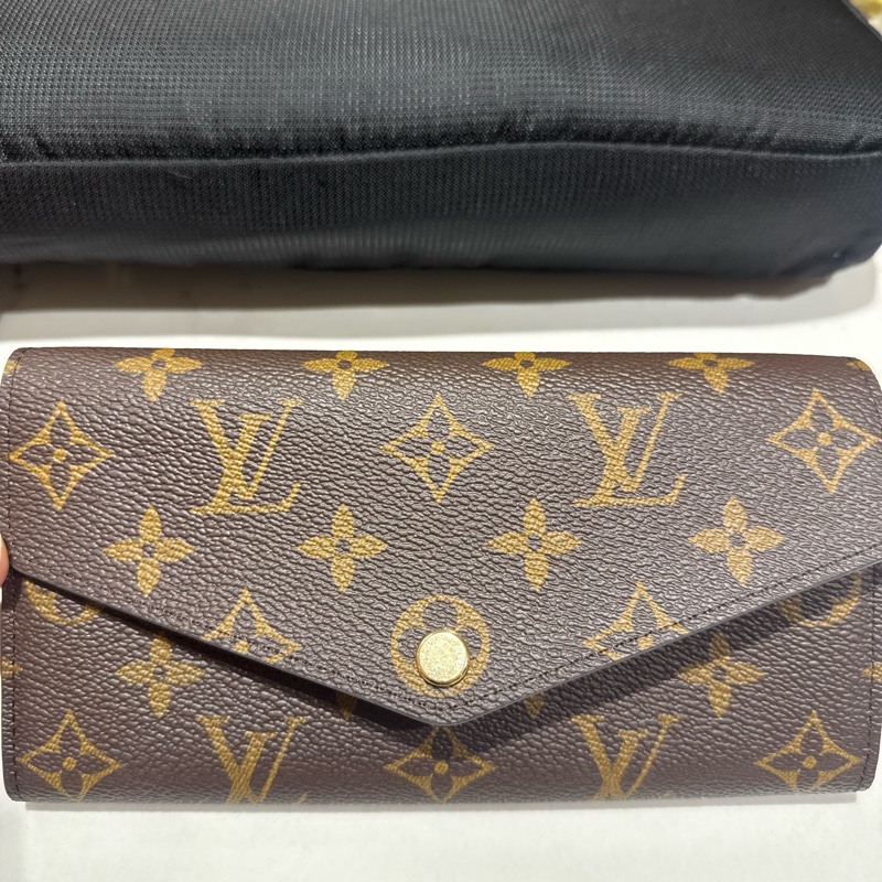 LV Louis Vuitton路易威登 M62235經典SARAH系列Monogram帆布印花暗釦長夾(芭蕾粉)-0
