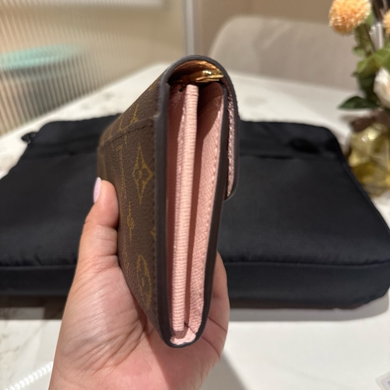 LV Louis Vuitton路易威登 M62235經典SARAH系列Monogram帆布印花暗釦長夾(芭蕾粉)-12