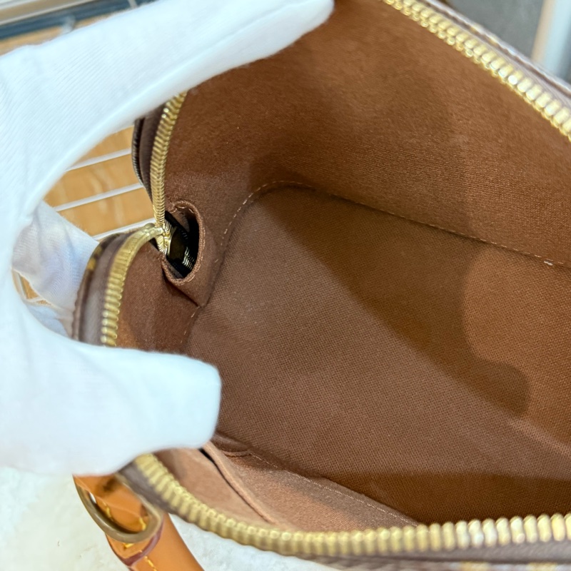 | 徽章限量款 🎖️｜Lv alma bb 貝殼包-15