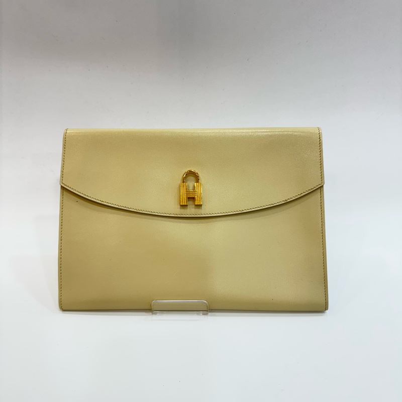 HERMES 奶白色牛皮鎖頭手拿包-2