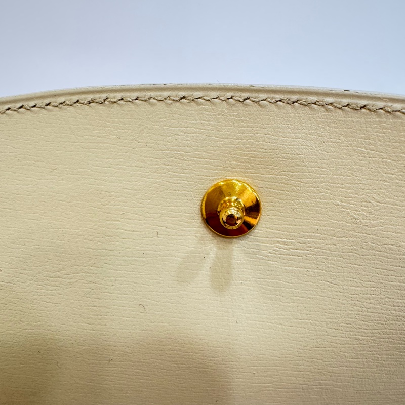 HERMES 奶白色牛皮鎖頭手拿包-16