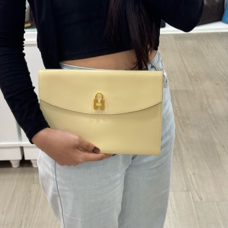 HERMES 奶白色牛皮鎖頭手拿包-18