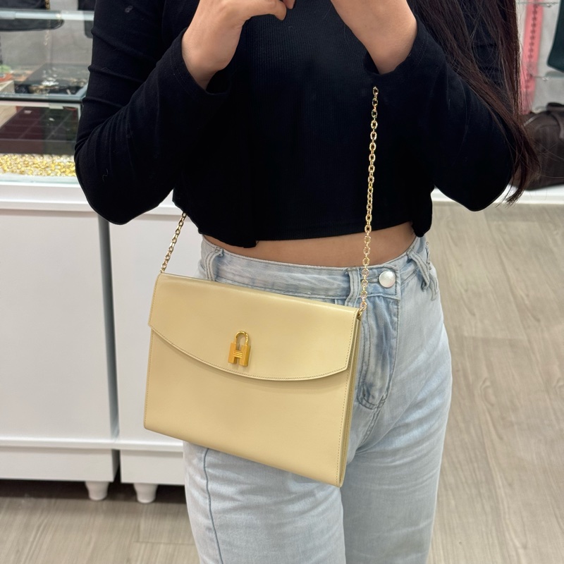 HERMES 奶白色牛皮鎖頭手拿包-19