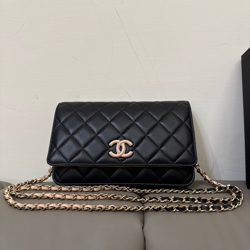 CHANEL 小羊皮 WOC 粉/黑 附零錢包❤️-8