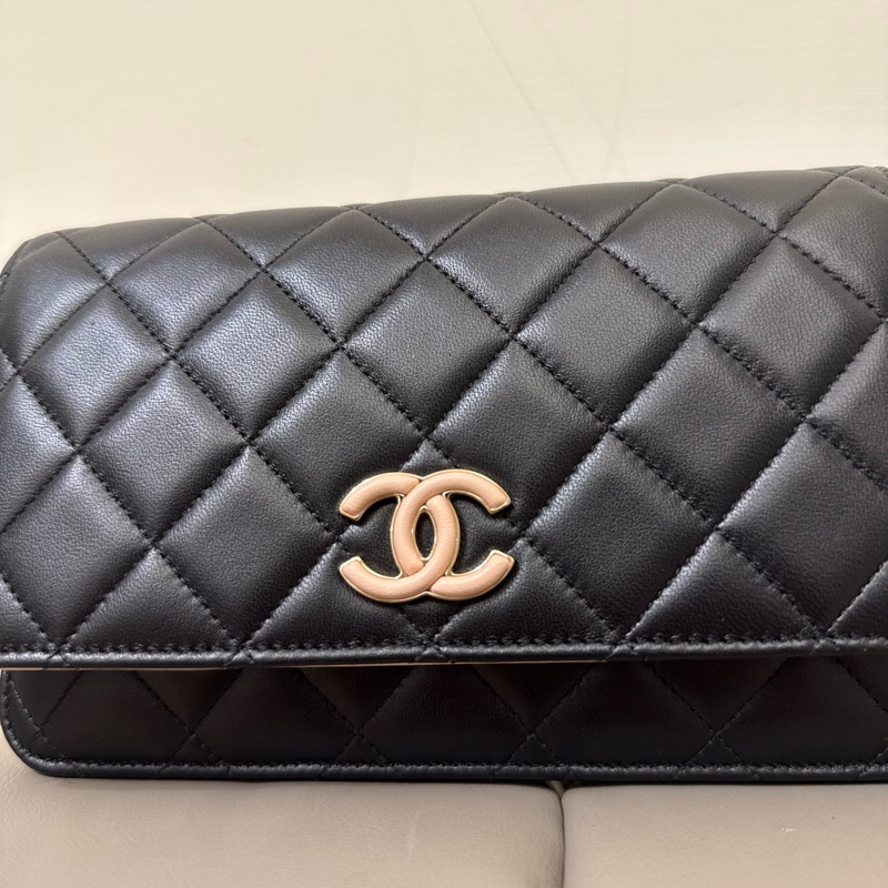 CHANEL 小羊皮 WOC 粉/黑 附零錢包❤️-16