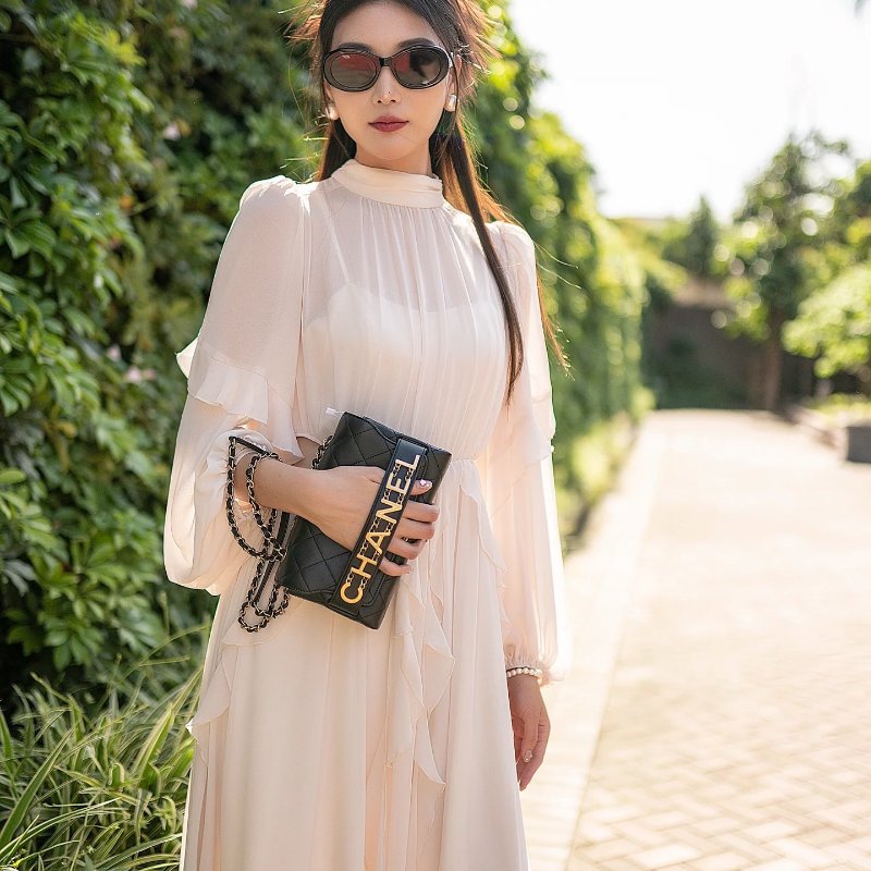 CHANEL - 黑金牛皮字母側背包-3